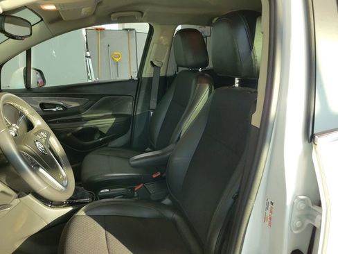 Used 2022 Buick Encore Preferred image 35