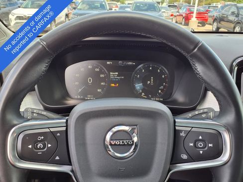 Used 2022 Volvo XC40 T5 Momentum AWD/4WD image 21