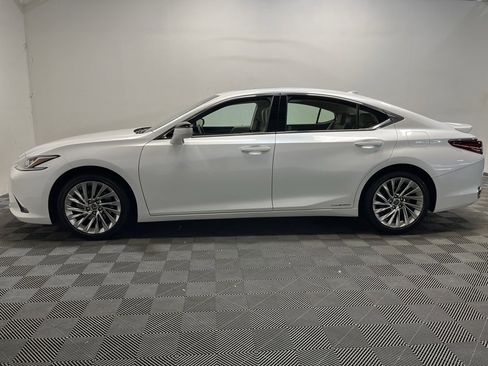 Used 2019 Lexus ES 300h w/ Luxury Package image 23