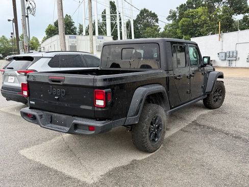 Used 2023 Jeep Gladiator Sport AWD/4WD image 6