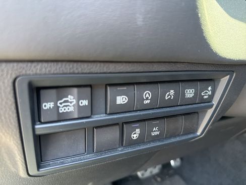 Used 2025 Toyota Tundra Platinum w/ TRD Off-Road Package AWD/4WD image 34