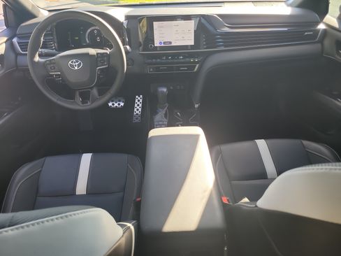 Used 2025 Toyota Camry SE FWD image 14