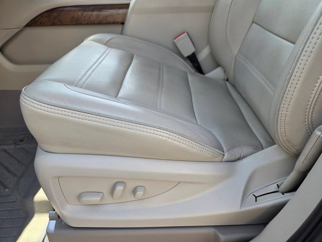 Used 2019 GMC Yukon Denali w/ Denali Ultimate Package AWD/4WD image 8