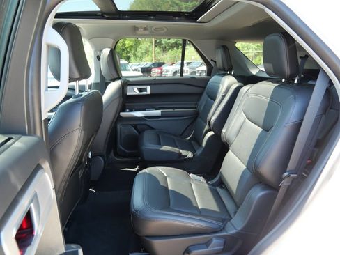 Certified 2023 Ford Explorer Limited w/ Equipment Group 301A AWD/4WD image 15