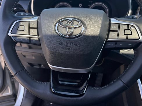 Used 2025 Toyota Highlander XSE AWD/4WD image 29