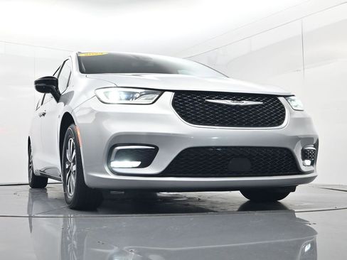 Used 2024 Chrysler Pacifica Limited FWD image 48