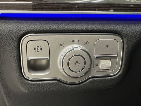 Certified 2025 Mercedes-Benz GLS 450 4MATIC image 37