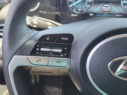 Used 2023 Hyundai Elantra SEL w/ Convenience Package FWD image 7