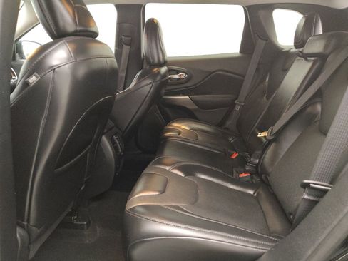 Used 2020 Jeep Cherokee Limited image 18