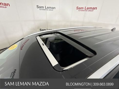 Used 2024 Toyota Highlander XLE FWD image 21