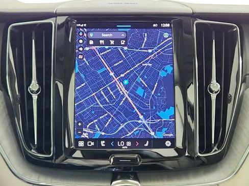 Certified 2025 Volvo XC60 B5 Ultra w/ Protection Package Premier AWD/4WD image 18