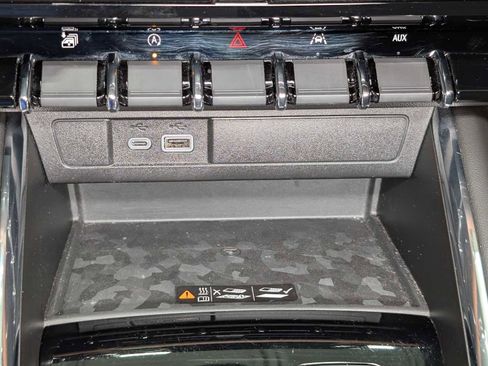 Used 2024 GMC Canyon AT4 w/ AT4 Premium Package image 31