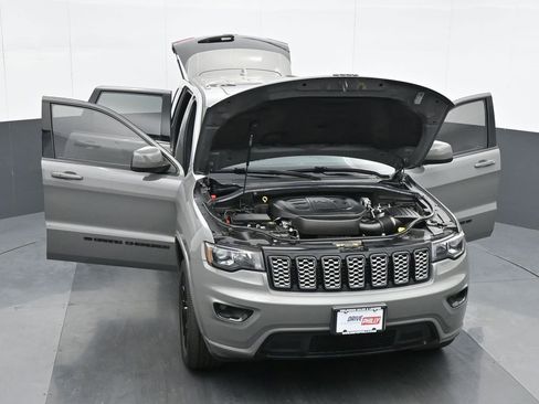 Used 2022 Jeep Grand Cherokee Laredo X image 34