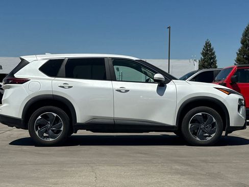 Used 2024 Nissan Rogue SV AWD/4WD image 9