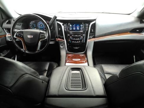 Used 2020 Cadillac Escalade ESV Luxury AWD/4WD image 3
