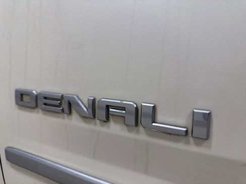 Used 2015 GMC Yukon Denali w/ Touring Package AWD/4WD image 28