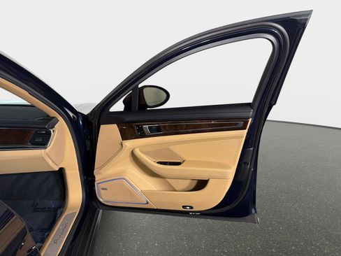 Used 2017 Porsche Panamera 4 AWD/4WD image 23