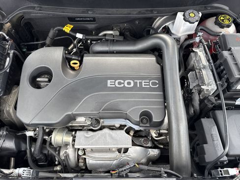 Used 2020 Chevrolet Equinox LT FWD image 32
