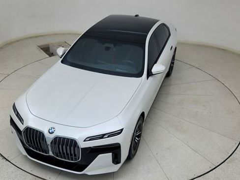 Used 2025 BMW 740i RWD image 76