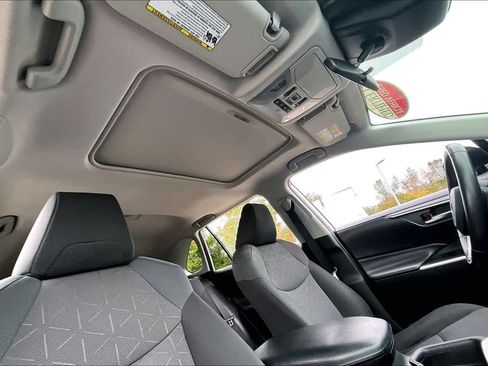 Used 2019 Toyota RAV4 XLE w/ Convenience Package image 13
