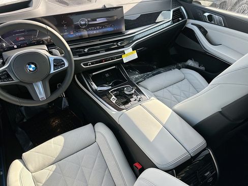 New 2027 BMW X7 xDrive40i w/ M Sport Package AWD/4WD image 16