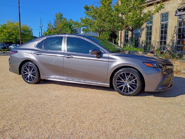Used 2023 Toyota Camry SE w/ Convenience Package FWD image 13