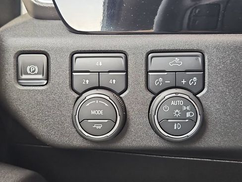 Used 2025 Chevrolet Silverado 2500 LT w/ Convenience Package AWD/4WD image 25