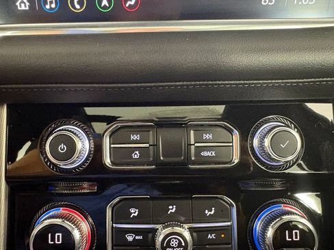Used 2021 GMC Yukon Denali w/ Denali Premium Package RWD image 32