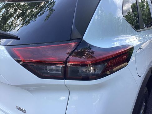 Used 2023 Nissan Rogue S AWD/4WD image 15