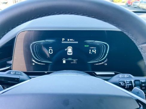 Certified 2024 Kia Niro EX image 18