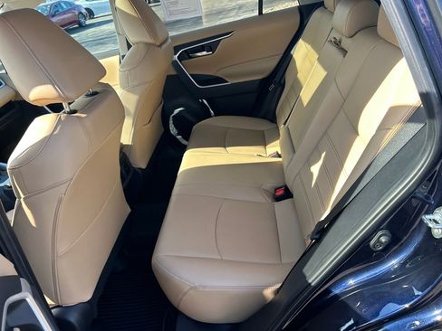 Certified 2020 Toyota RAV4 XLE Premium image 27