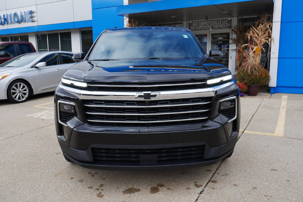 New 2027 Chevrolet Traverse LT AWD/4WD image 2