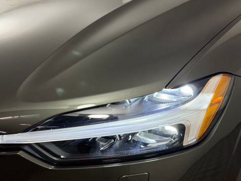 Used 2022 Volvo XC60 B5 Inscription w/ Advanced Package AWD/4WD image 11