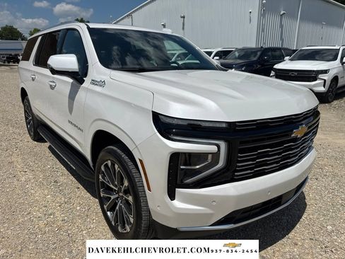 Used 2025 Chevrolet Suburban High Country w/ Sun And Tow Package AWD/4WD image 8