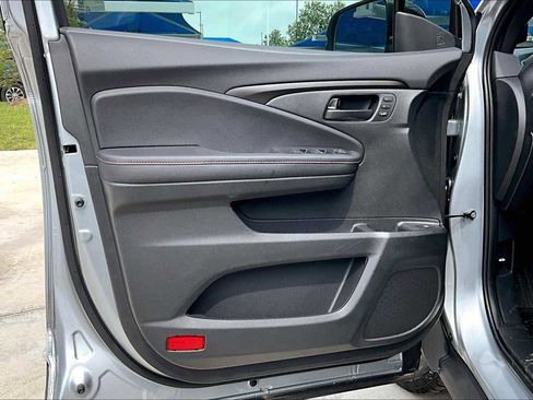 Used 2025 Honda Ridgeline TrailSport image 10