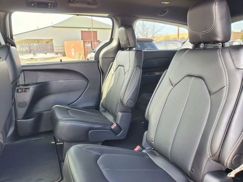 New 2026 Chrysler Pacifica Select image 26