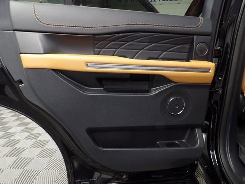 Used 2024 Ford Expedition Platinum image 52