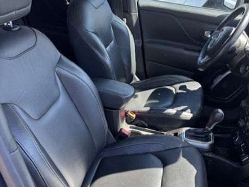 Used 2021 Jeep Renegade Limited w/ Luxury Group II AWD/4WD image 8