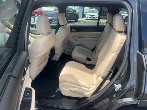 Used 2023 Jeep Grand Cherokee L Limited w/ Luxury Tech Group II AWD/4WD image 35