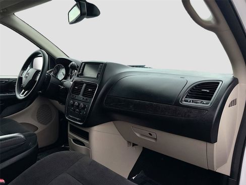 Used 2019 Dodge Grand Caravan SE image 30