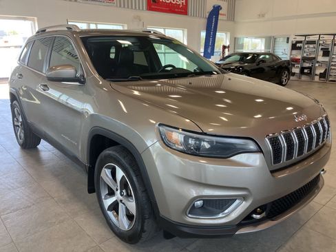 Used 2021 Jeep Cherokee Limited w/ Elite Package AWD/4WD image 3