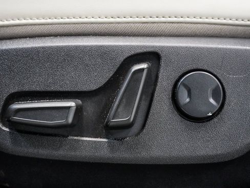 Used 2023 Kia Niro EX Touring image 7