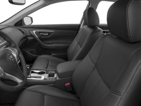 Used 2017 Nissan Altima 3.5 SL w/ 3.5SL Technology Package image 12