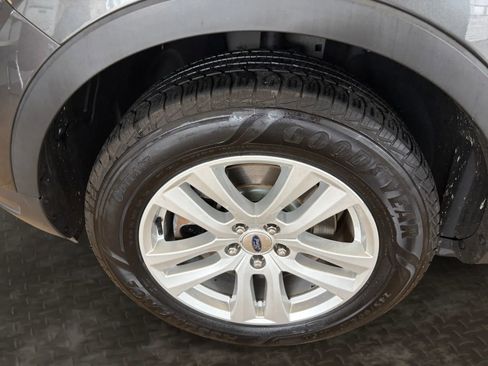 Used 2018 Ford Explorer XLT w/ Equipment Group 201A AWD/4WD image 36