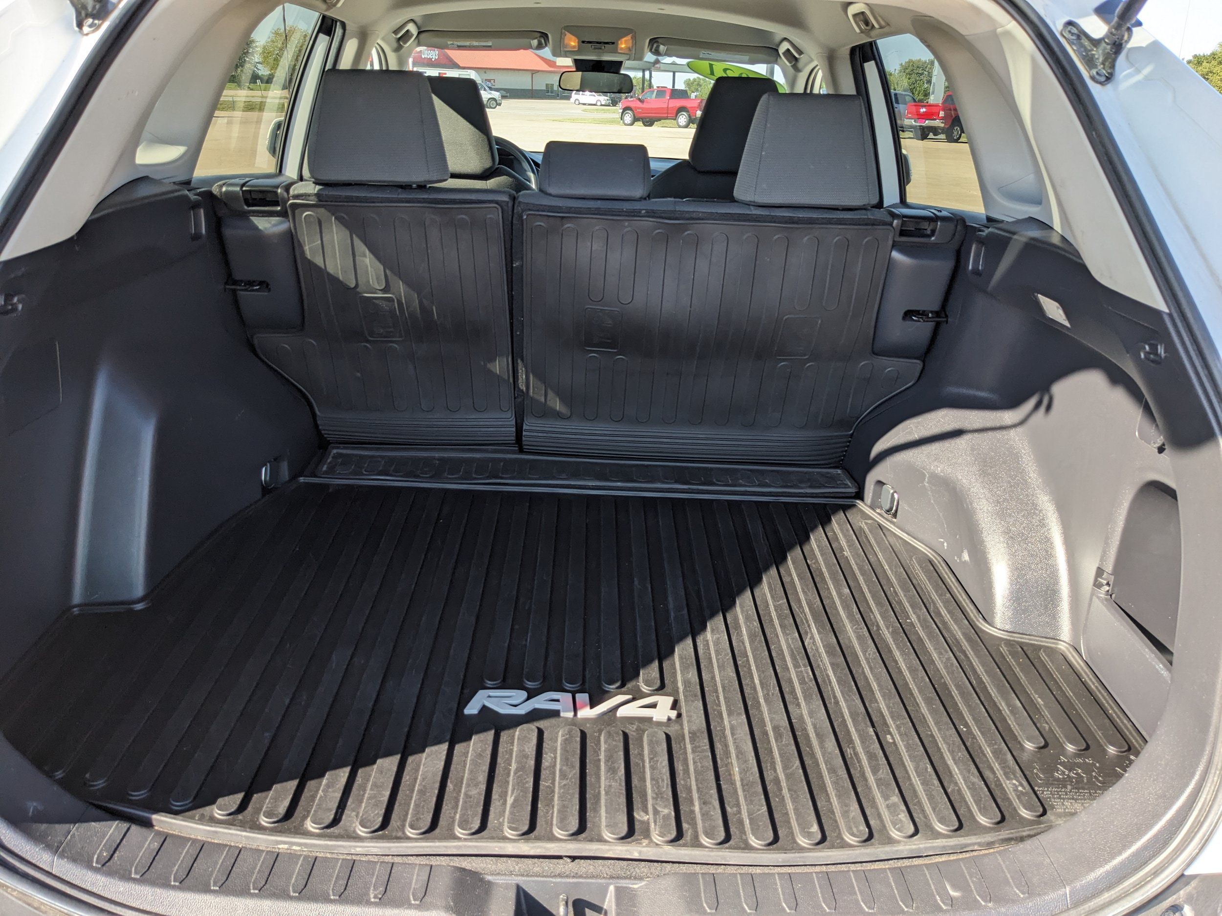 Used 2021 Toyota RAV4 XLE AWD/4WD image 44