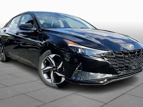 Used 2022 Hyundai Elantra Limited w/ Preferred Accessory Package image 3