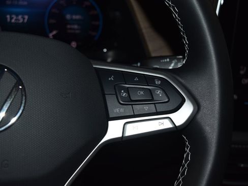 Used 2025 Volkswagen Atlas SE image 8