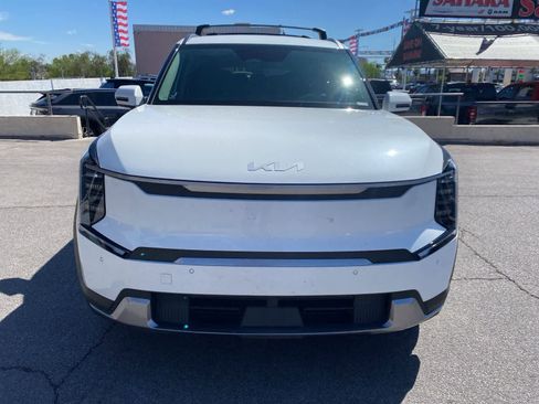 Used 2024 Kia EV9 Wind image 2