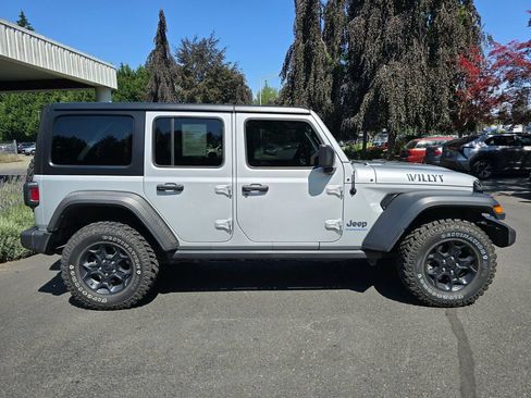 Used 2023 Jeep Wrangler Unlimited AWD/4WD image 3