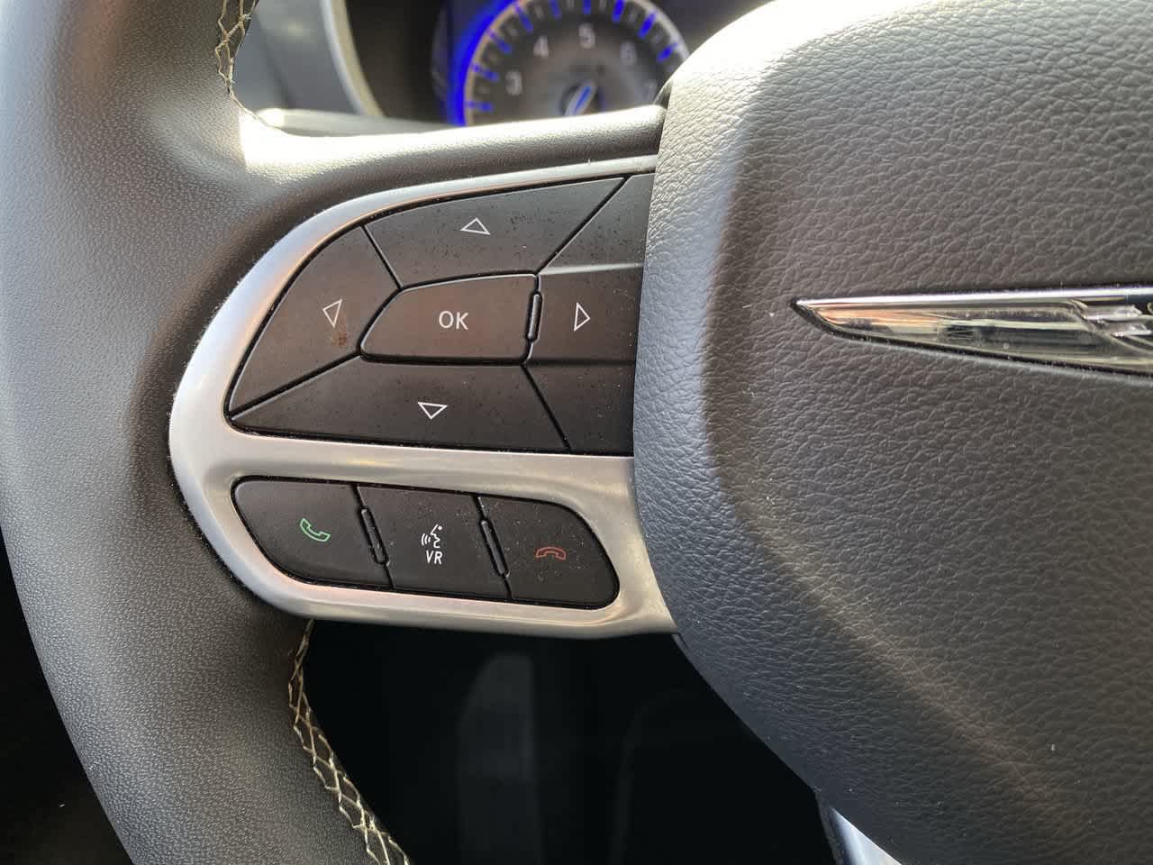 Used 2025 Chrysler Pacifica Select FWD image 19